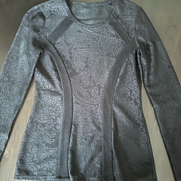 Two BCBG blouses white and black - Picture 3 of 5